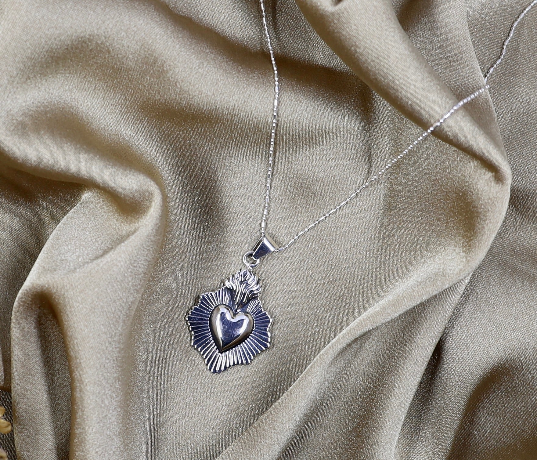 Frida Kahlo Milagro Corazon Necklace