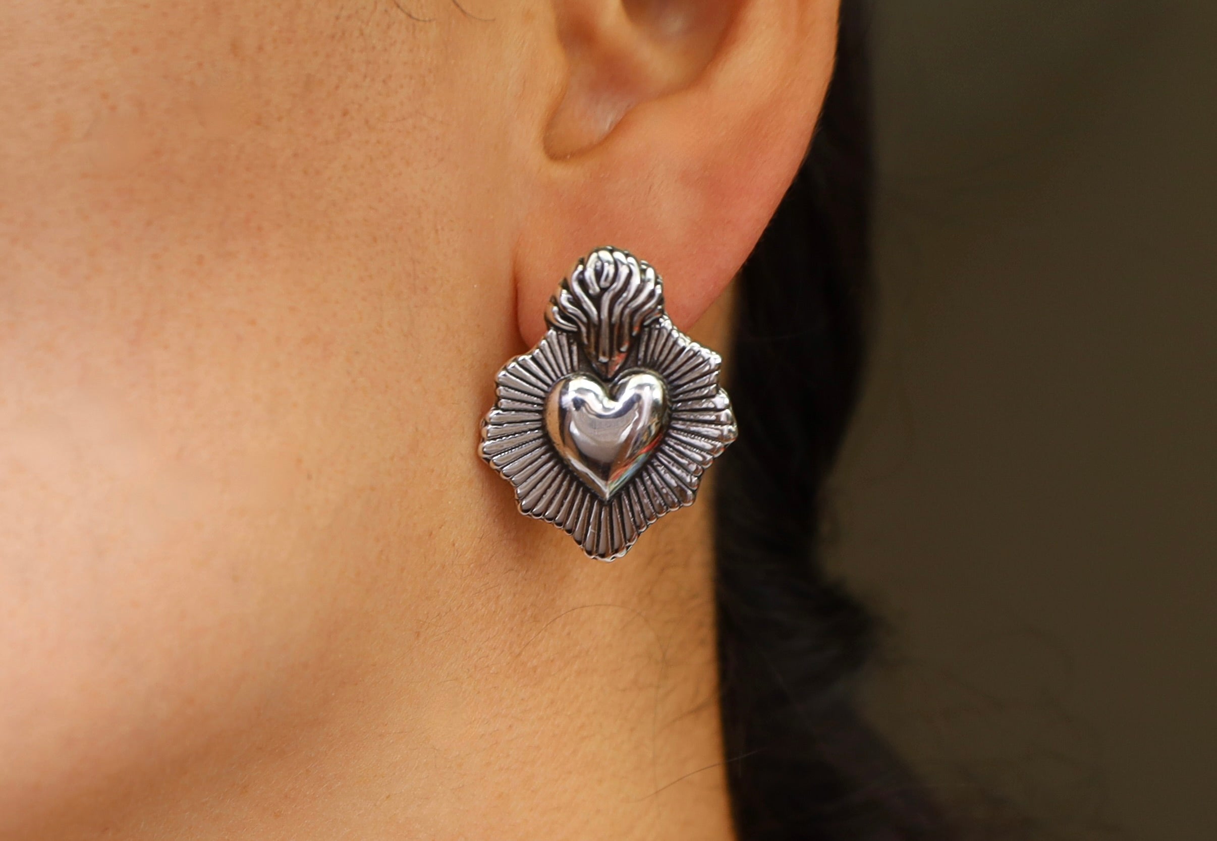 Frida Kahlo Corazón Sagrado Earrings