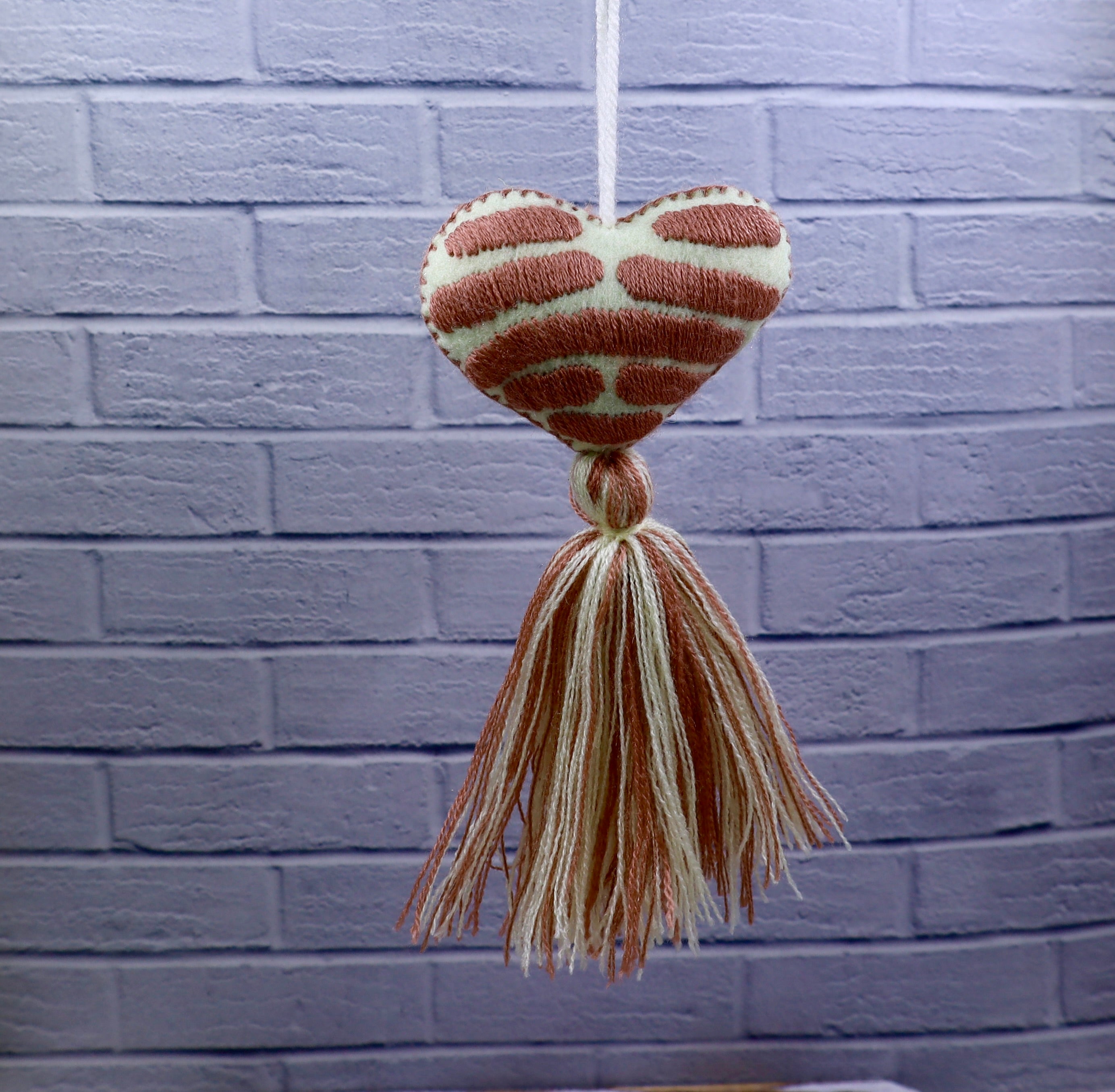 Concha Hearts Tassel