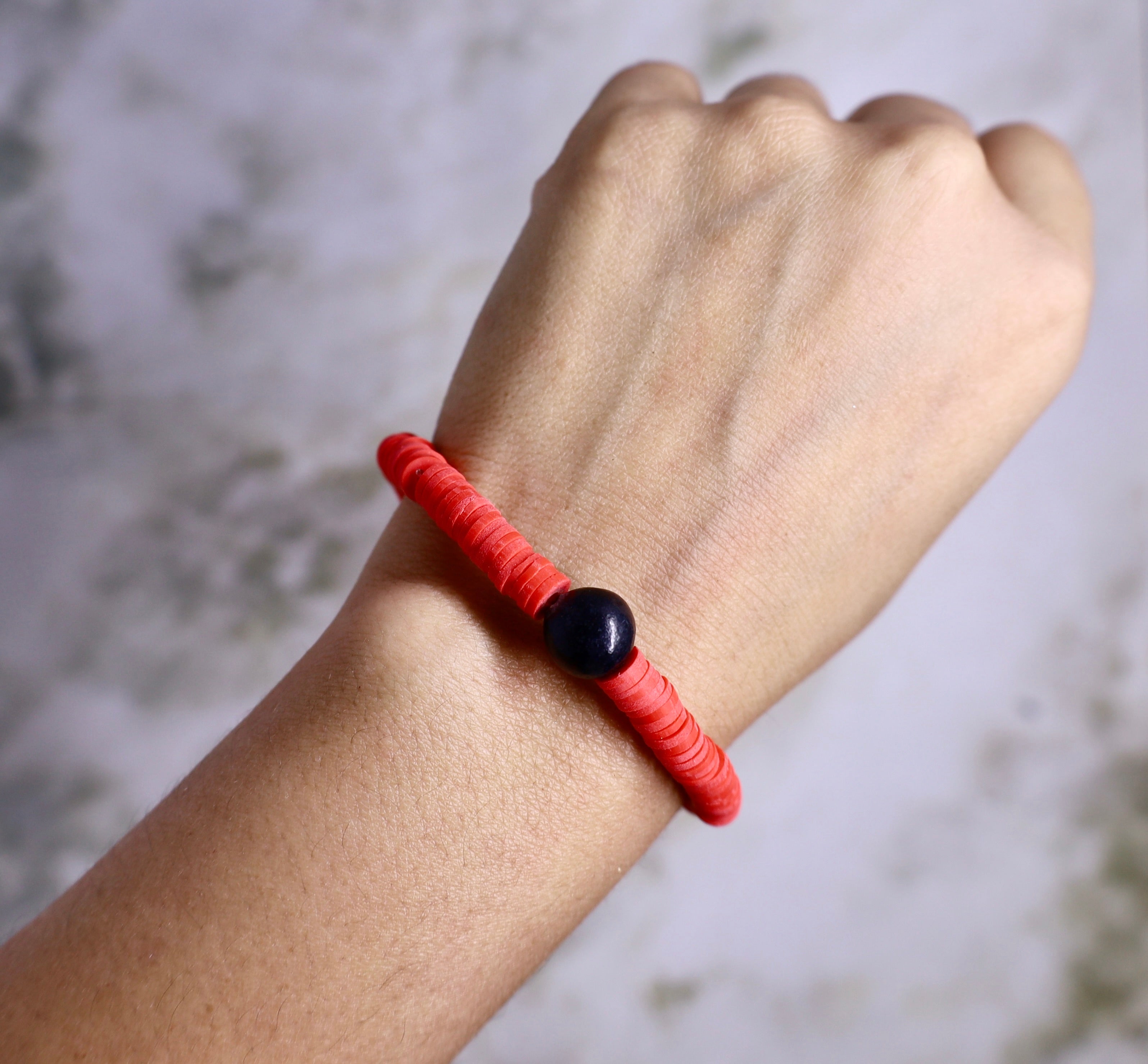 Heishi Barro Negro and Red Bracelet